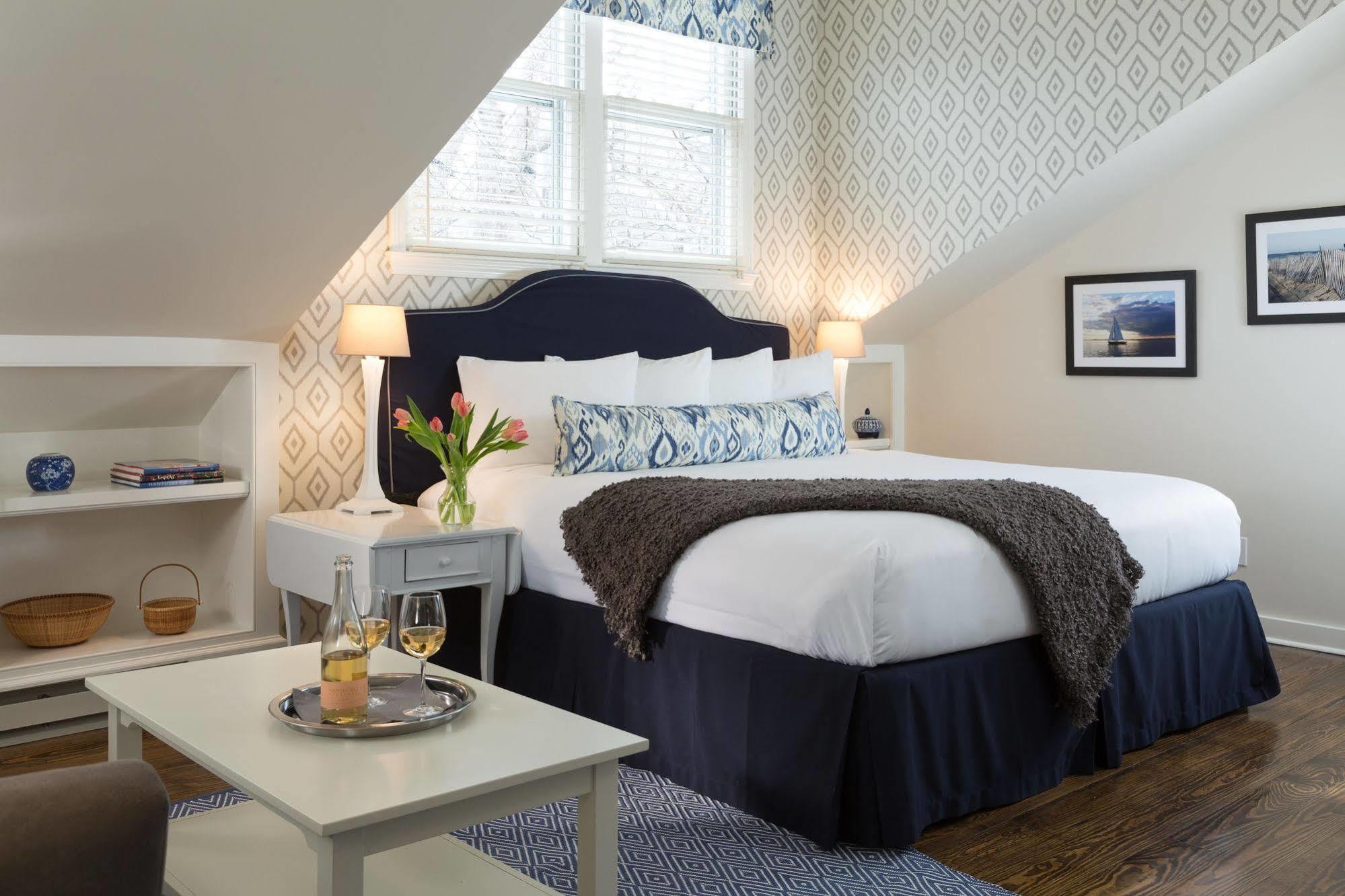 Brass Lantern Inn Нантакет Экстерьер фото